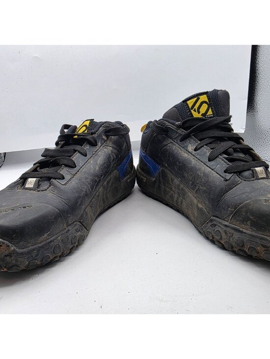 Athletic_Shoes